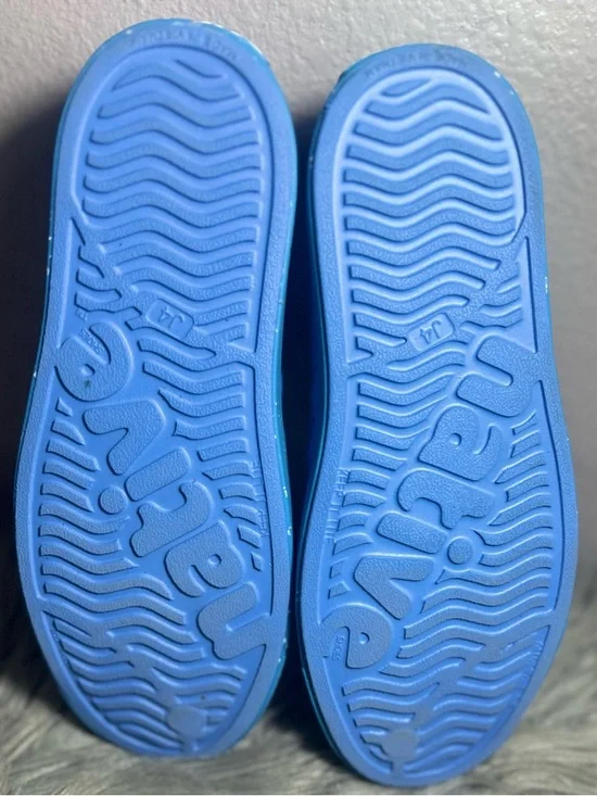 Native Jefferson SlipOn RESTING BLUE/ BRILLIANT BLUE/ SHELL SPECKLES Size J4 - Picture 8 of 10